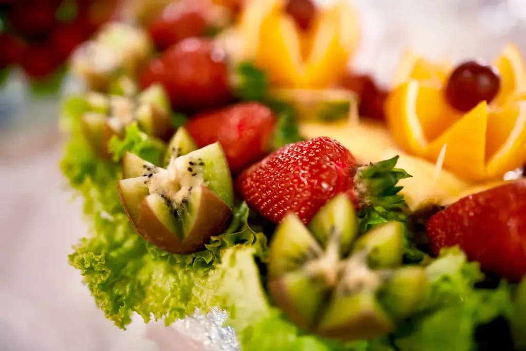 Clínica de Fitness - tratamiento celulitis Frutas y ensaladas frescas — estilo de vida saludable